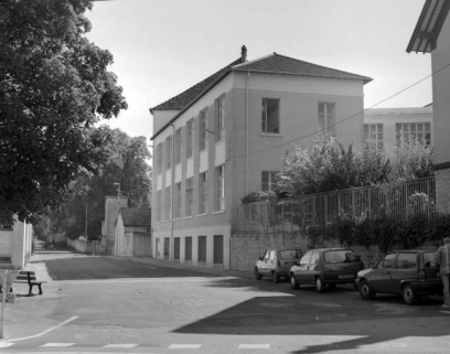 Façade postérieure vue de trois quarts. © Région Bourgogne-Franche-Comté, Inventaire du patrimoine