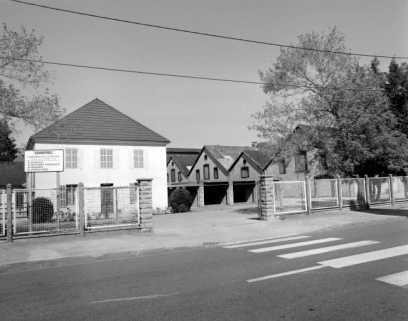 De gauche à droite : bureaux et ateliers de l'ancienne forge. © Région Bourgogne-Franche-Comté, Inventaire du patrimoine