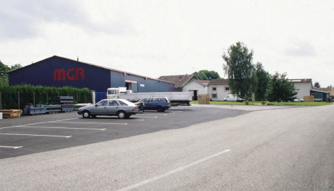 Ateliers de fabrication depuis la cour. © Région Bourgogne-Franche-Comté, Inventaire du patrimoine