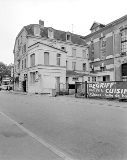 Bureau et façade de l'atelier de fabrication. © Région Bourgogne-Franche-Comté, Inventaire du patrimoine