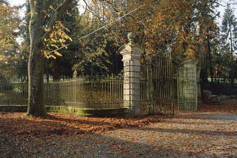 La grille d'entrée. © Région Bourgogne-Franche-Comté, Inventaire du patrimoine