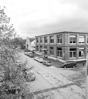 Bureaux et atelier de finissage : vue de trois quarts droite. © Région Bourgogne-Franche-Comté, Inventaire du patrimoine