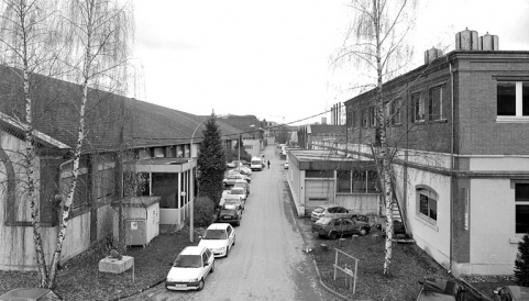 Allée située entre l'atelier de retordage et celui de blanchiment : vue depuis le nord. © Région Bourgogne-Franche-Comté, Inventaire du patrimoine