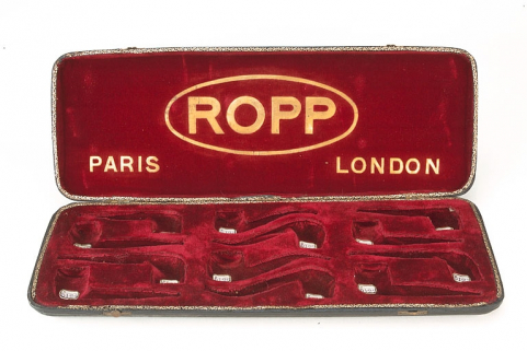 Coffret-présentoir de pipes. Vue de face. © Région Bourgogne-Franche-Comté, Inventaire du patrimoine