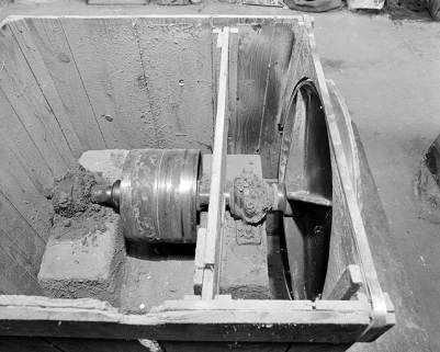 Vue plongeante sur le mécanisme d'entraînement (carcasse enlevée). © Région Bourgogne-Franche-Comté, Inventaire du patrimoine