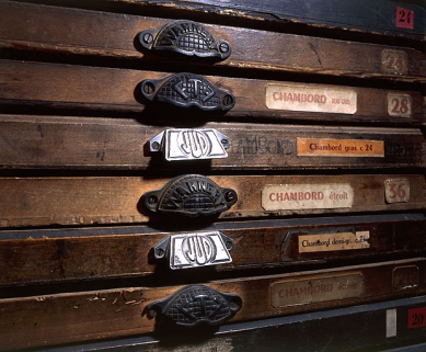 Marques de fabricants sur les poignées des casses. © Région Bourgogne-Franche-Comté, Inventaire du patrimoine