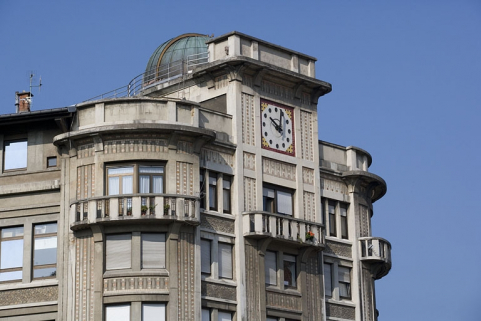 Partie supérieure du corps d'entrée et horloge. © Région Bourgogne-Franche-Comté, Inventaire du patrimoine