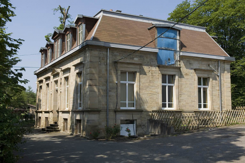 Ancien logement patronal vu de trois quarts. © Région Bourgogne-Franche-Comté, Inventaire du patrimoine