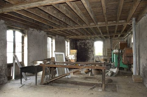 Atelier de distillation (1er étage). Vue d'ensemble du chai. © Région Bourgogne-Franche-Comté, Inventaire du patrimoine