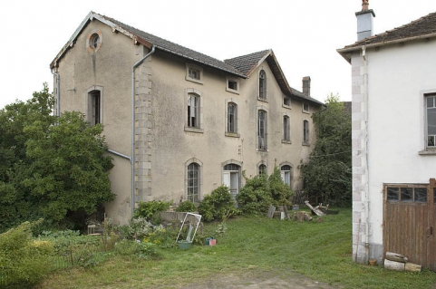 Atelier de distillation vu de trois quarts. © Région Bourgogne-Franche-Comté, Inventaire du patrimoine