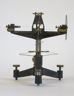 Face latérale. © Région Bourgogne-Franche-Comté, Inventaire du patrimoine