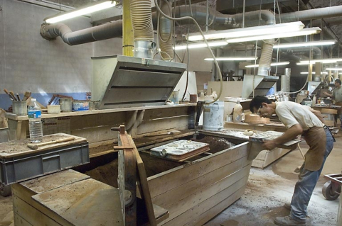 Poste de moulage. Préparation d'un moule. © Région Bourgogne-Franche-Comté, Inventaire du patrimoine