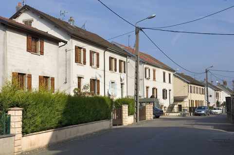 Logements ouvriers (rue Saint-Quentin). Vue depuis le sud. © Région Bourgogne-Franche-Comté, Inventaire du patrimoine