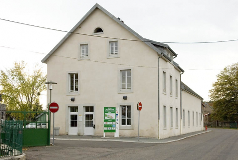 Logement et bureau (?). Vue de trois quarts. © Région Bourgogne-Franche-Comté, Inventaire du patrimoine