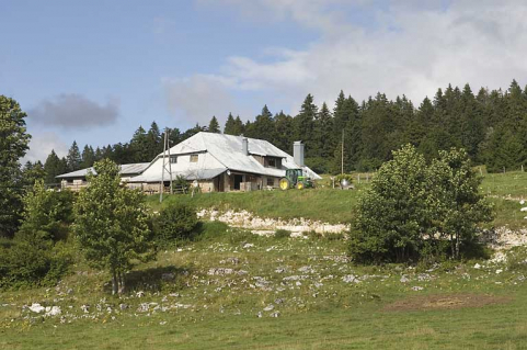 Vue rapprochée du châlet d'estive de la Piagrette et ancien refuge du C.A.F. © Région Bourgogne-Franche-Comté, Inventaire du patrimoine