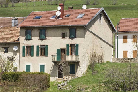 Façade postérieure du côté de la route des Alpes. © Région Bourgogne-Franche-Comté, Inventaire du patrimoine