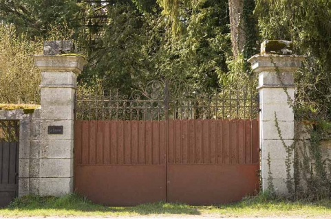 Portail d'entrée. © Région Bourgogne-Franche-Comté, Inventaire du patrimoine