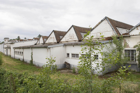 Façade est vue de trois quarts. © Région Bourgogne-Franche-Comté, Inventaire du patrimoine