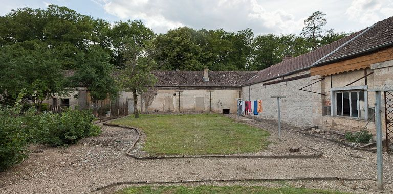 Vue de la cour intérieure. © Région Bourgogne-Franche-Comté, Inventaire du patrimoine