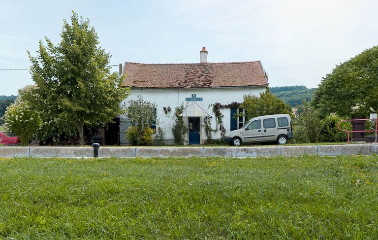 Vue de face de la maison éclusière. © Région Bourgogne-Franche-Comté, Inventaire du patrimoine