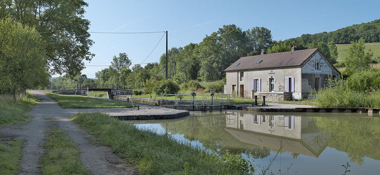 Site d'écluse vu d 'amont. © Région Bourgogne-Franche-Comté, Inventaire du patrimoine