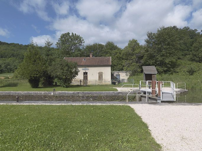 Maison éclusière de face. © Région Bourgogne-Franche-Comté, Inventaire du patrimoine