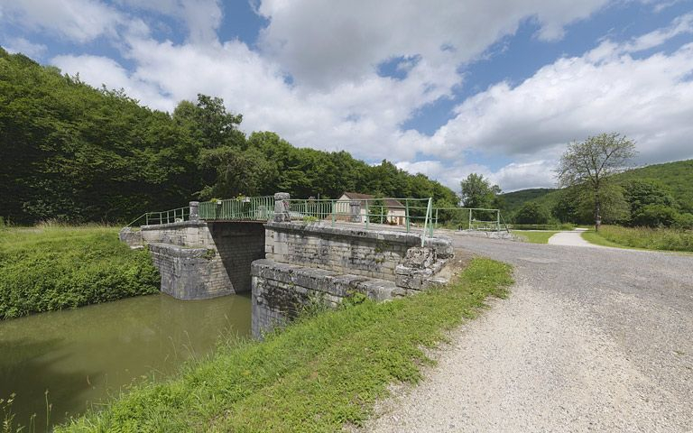 Pont vu de l'aval. © Région Bourgogne-Franche-Comté, Inventaire du patrimoine