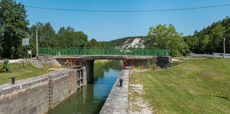 Le pont vu du sas. © Région Bourgogne-Franche-Comté, Inventaire du patrimoine
