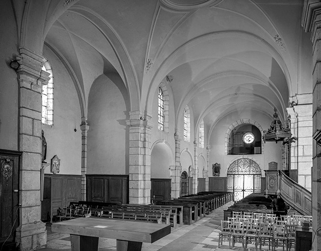 Intérieur : nef et bras du transept droit depuis le choeur. © Région Bourgogne-Franche-Comté, Inventaire du patrimoine