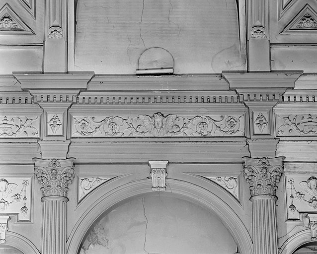 Détail de la partie supérieure d'une travée large de la tribune. © Région Bourgogne-Franche-Comté, Inventaire du patrimoine