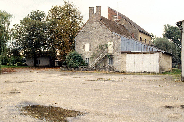 Vue d'ensemble depuis le nord ouest. © Région Bourgogne-Franche-Comté, Inventaire du patrimoine