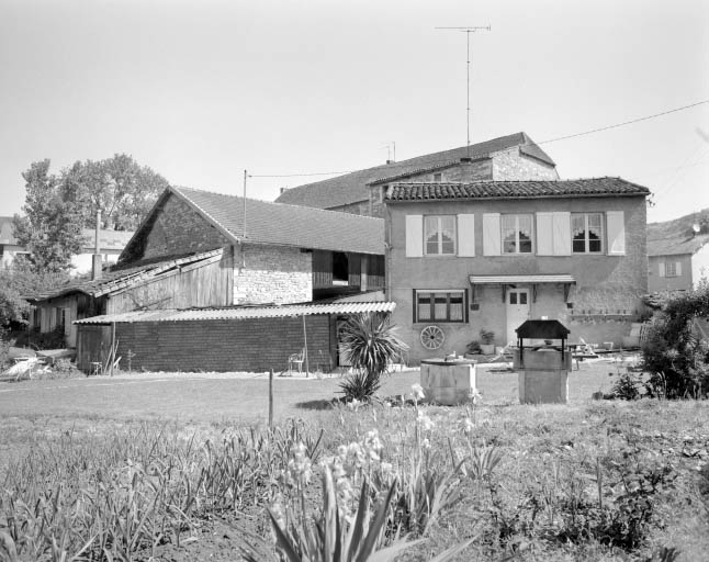 Parties agricoles et logement depuis le sud-ouest. © Région Bourgogne-Franche-Comté, Inventaire du patrimoine