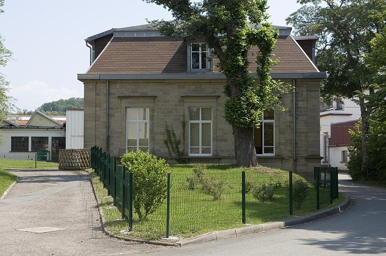 Ancien logement patronal, actuellement bureau. © Région Bourgogne-Franche-Comté, Inventaire du patrimoine