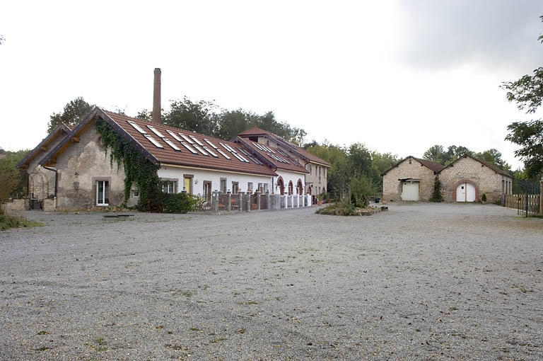 Vue d'ensemble depuis le nord-ouest. © Région Bourgogne-Franche-Comté, Inventaire du patrimoine