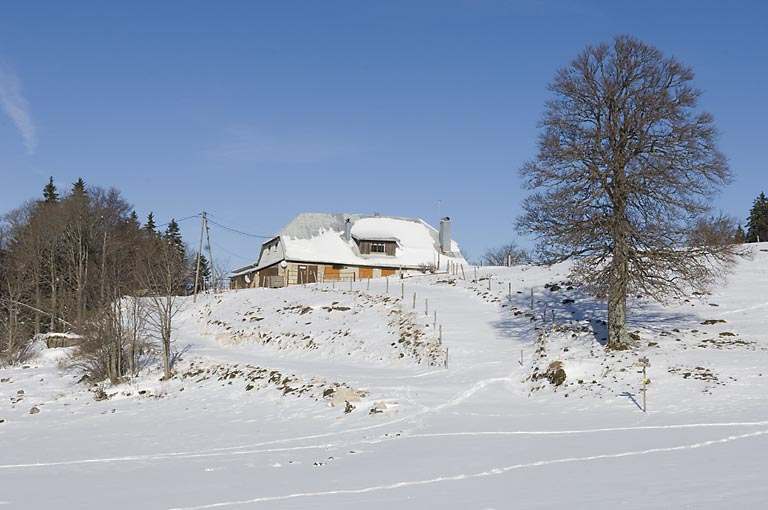 Vue générale du chalet d'estive de la Piagrette et ancien refuge du C.A.F. © Région Bourgogne-Franche-Comté, Inventaire du patrimoine
