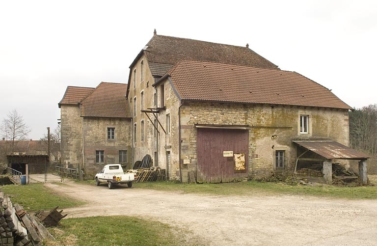 Vue depuis l'ouest. © Région Bourgogne-Franche-Comté, Inventaire du patrimoine