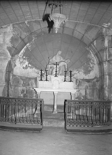 L'autel de la crypte de la famille Chagot, face au tombeau de Jules Chagot. © Région Bourgogne-Franche-Comté, Inventaire du patrimoine