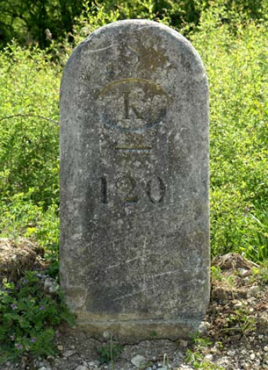 Borne vue de face. © Région Bourgogne-Franche-Comté, Inventaire du patrimoine