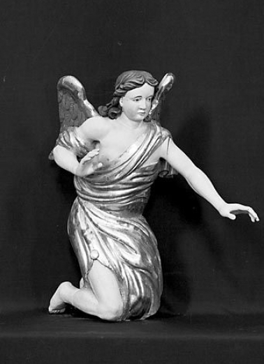 Vue générale de l'ange de gauche. © Région Bourgogne-Franche-Comté, Inventaire du Patrimoine