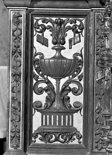 Détail du maître-autel : décor latéral gauche. © Région Bourgogne-Franche-Comté, Inventaire du patrimoine