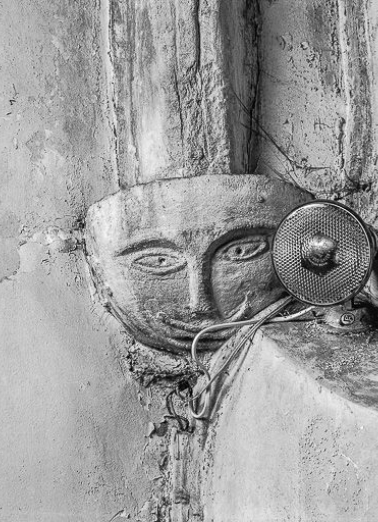 Détail culot : masque. © Région Bourgogne-Franche-Comté, Inventaire du patrimoine