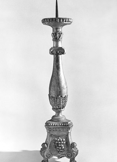 Vue d'un chandelier du maître-autel. © Région Bourgogne-Franche-Comté, Inventaire du patrimoine