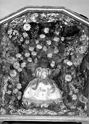 Vue de face, dans son coffret. © Région Bourgogne-Franche-Comté, Inventaire du patrimoine