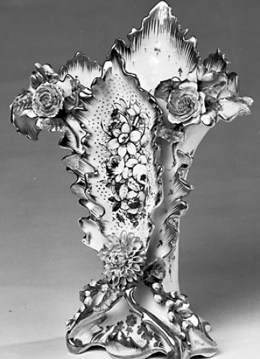 Vase à décor central polychrome. © Région Bourgogne-Franche-Comté, Inventaire du patrimoine