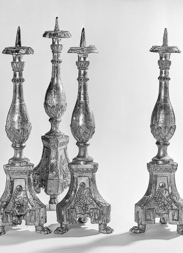 Vue d'ensemble de quatre chandeliers. © Région Bourgogne-Franche-Comté, Inventaire du patrimoine