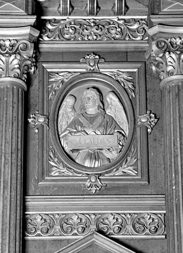 Ange droit en médaillon. © Région Bourgogne-Franche-Comté, Inventaire du patrimoine