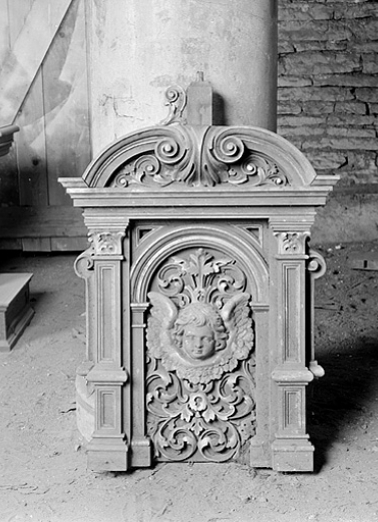 Edicule de couronnement déposé. © Région Bourgogne-Franche-Comté, Inventaire du patrimoine