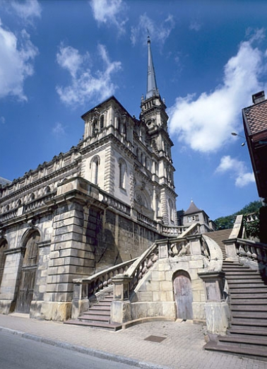 Escalier de la terrasse et façade principale. © Région Bourgogne-Franche-Comté, Inventaire du patrimoine