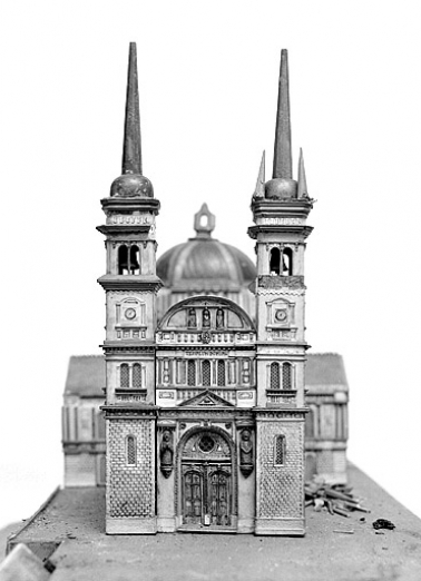 Premier projet pour l'église. Maquette, 1850. Maquette par R.G.I. Wild, d'après les plans de l'architecte Jean-Frédéric Fallot, 1850, échelle 1:200 (conservée au presbytère de l'église Saint-Maimboeuf, Montbéliard). © Région Bourgogne-Franche-Comté, Inventaire du patrimoine