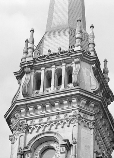 Naissance de la flèche de la tour nord. © Région Bourgogne-Franche-Comté, Inventaire du patrimoine